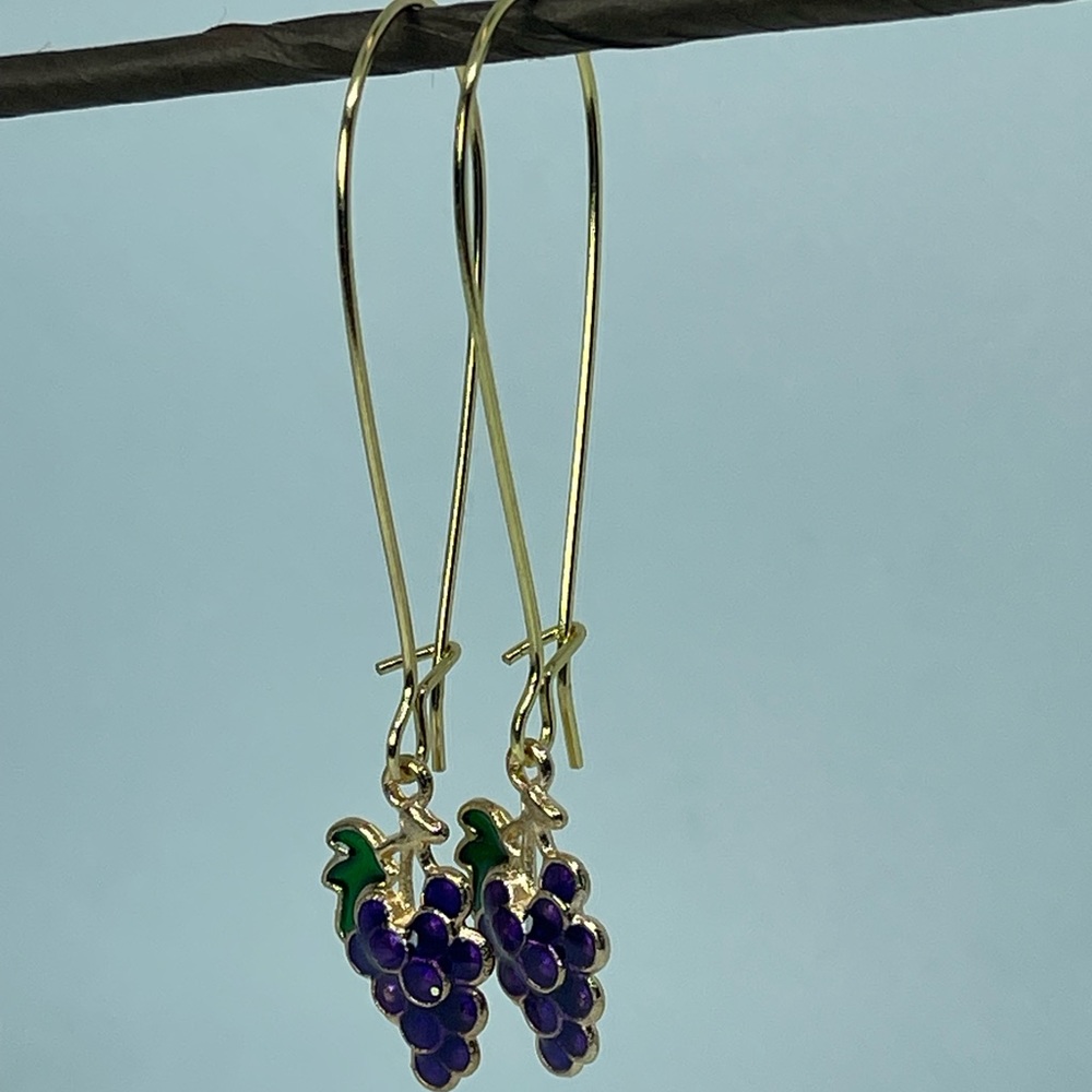 Grape kidney earrings